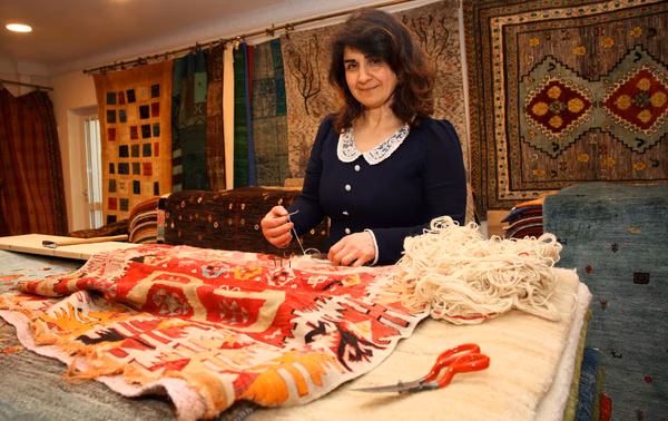 Professionelle Teppichreparaturen bei Afshari Orientteppiche Konstanz in eigener Fachwerkstatt