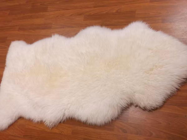 Echtes Schaffell, Heitmann, natur/weiß, ca. 73x146 cm, neu, Artikel-Nr. 0023